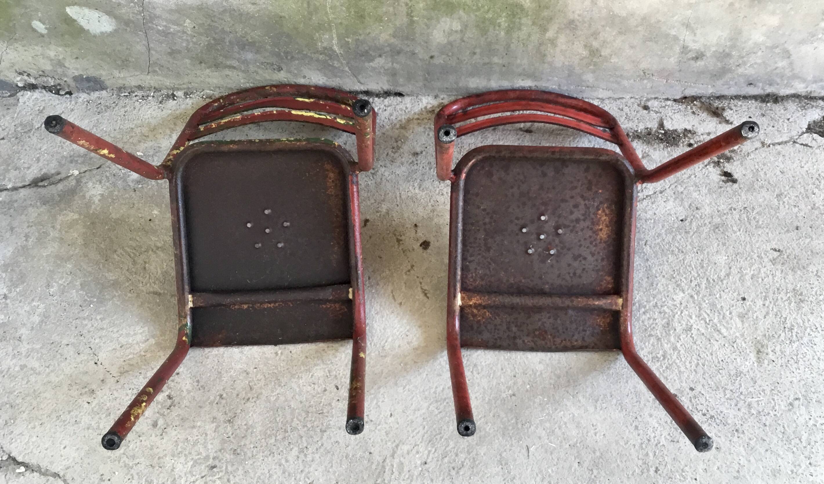 Paire de chaises tolix T2 rouge - assise pleine - 1950