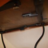 Table carrée en merisier avec abattants.