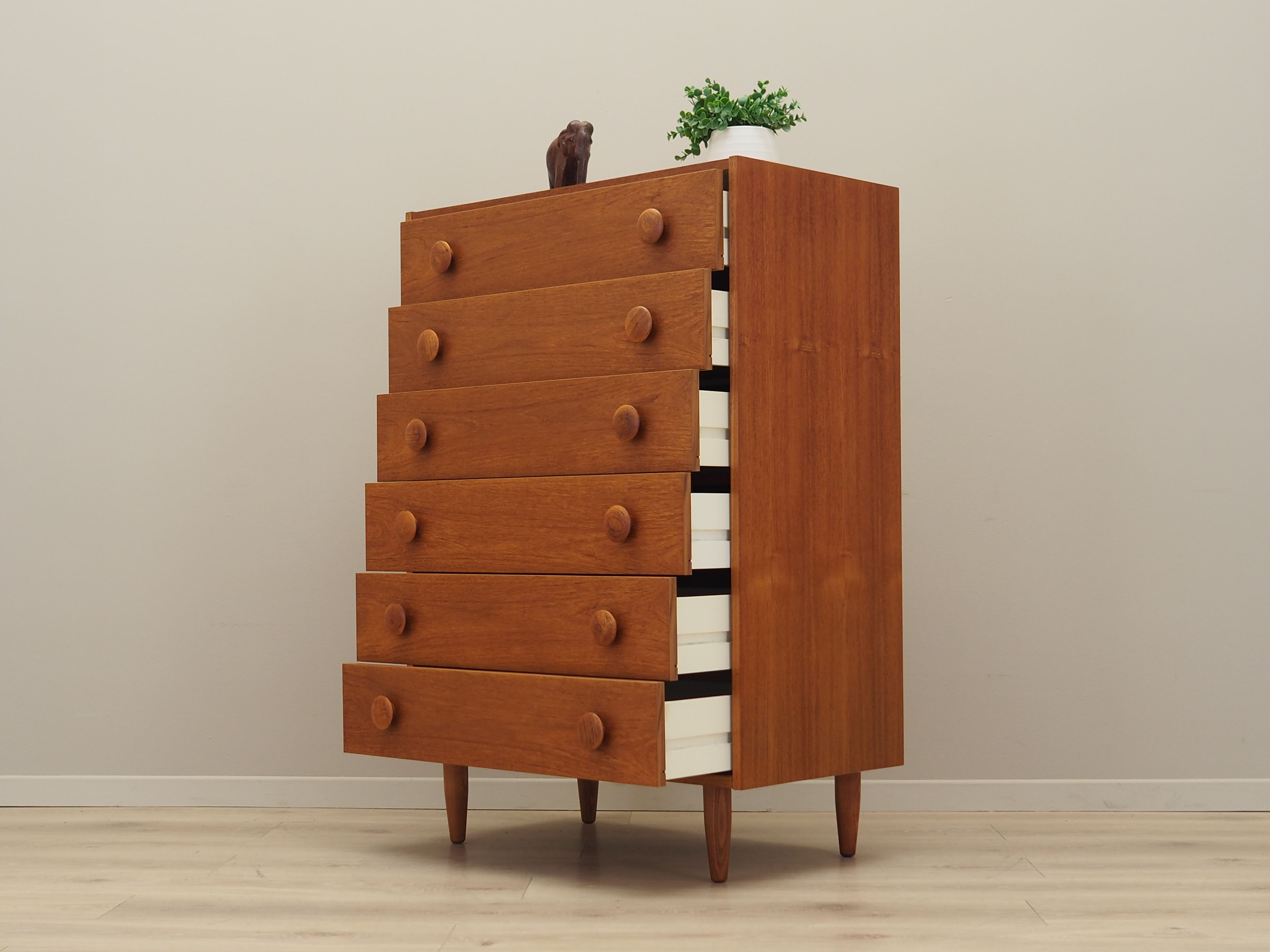 Commode en teck, design danois, années 1960, production Danemark