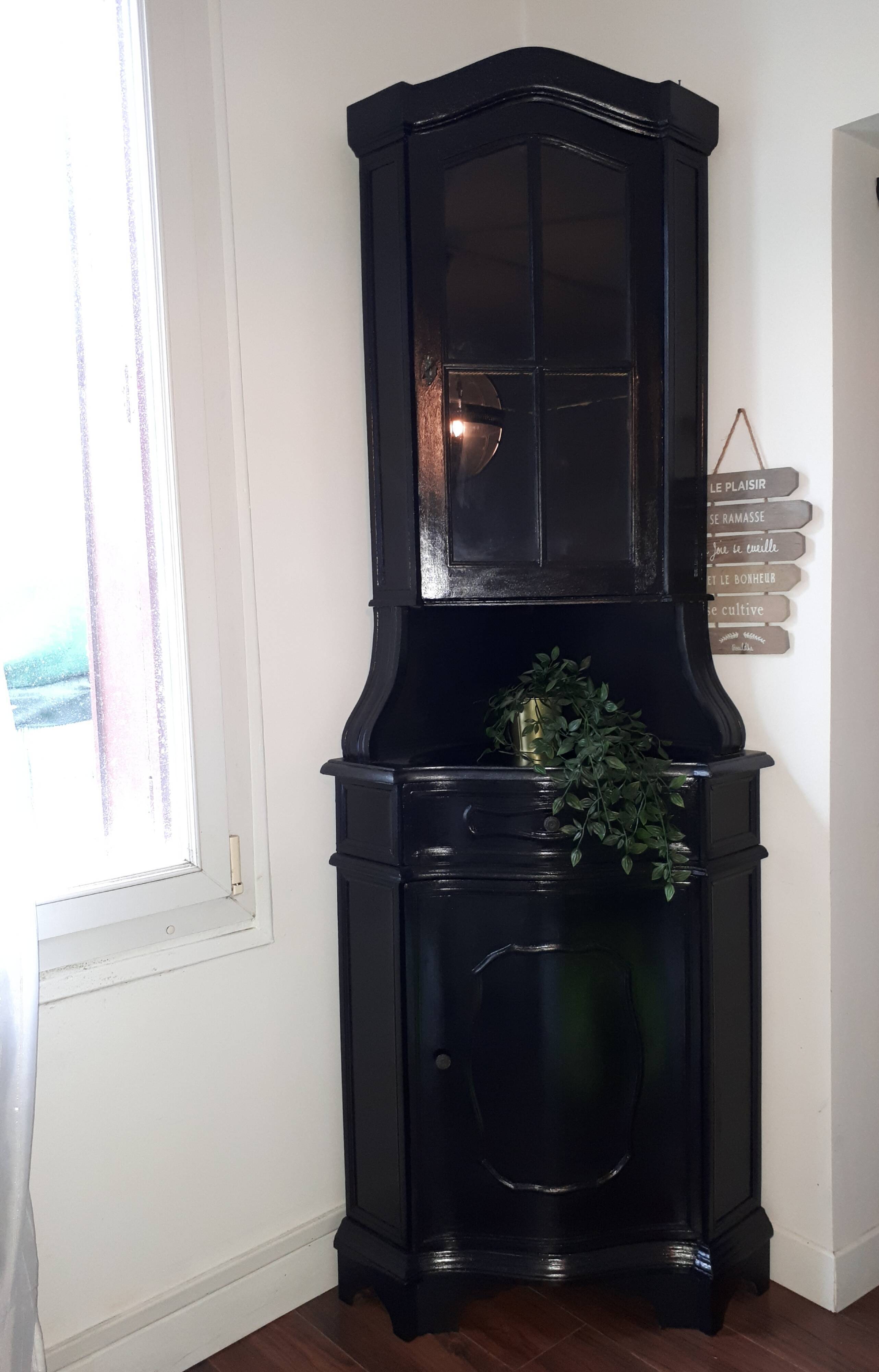 Corner furniture, black Italian notch