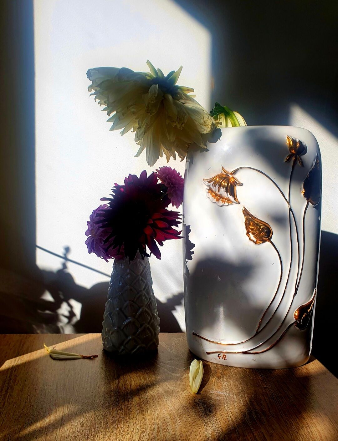 Italian vase signed white and gold