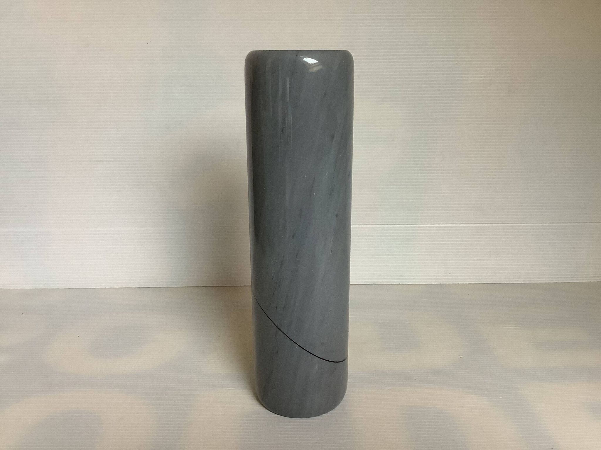 Vase rouleau marbre Mageia Giulio Lazzotti Italy