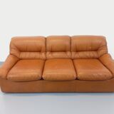 Vintage cognac camel leather canapé from the 1970s.