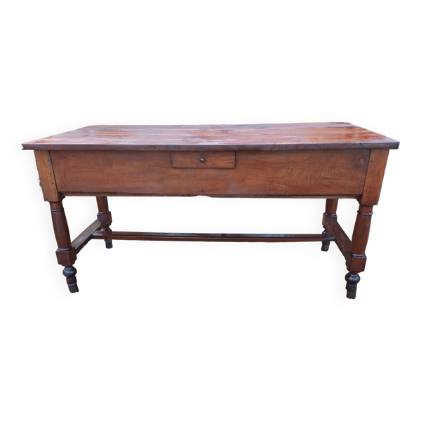 Table de Ferme Campagnarde 19 éme en Cerisier — Beyit