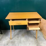 Desk with tapered feet