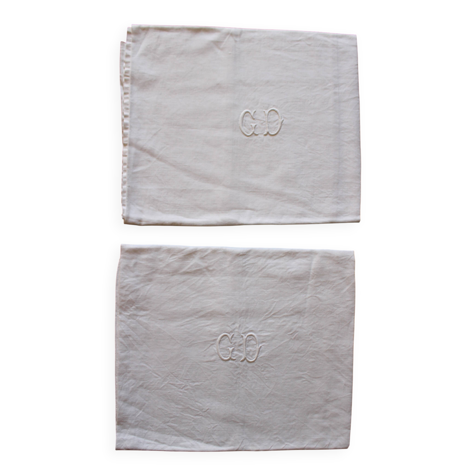 Un Lot de 2 serviettes de table lin blanc monogrammes G D