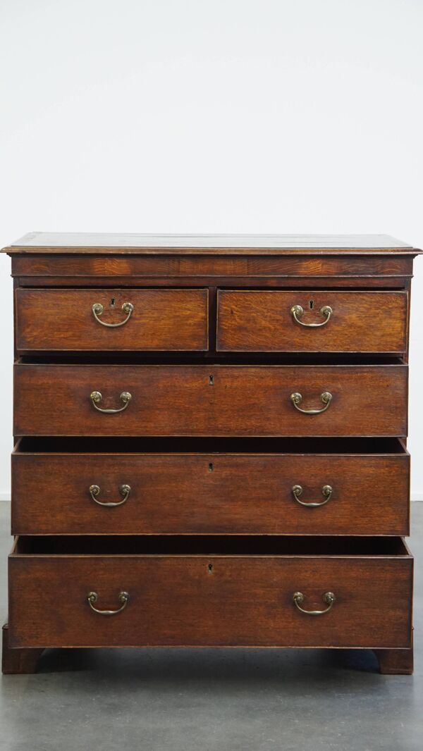 Commode anglaise ancienne en chêne à 5 tiroirs du XVIIIe siècle