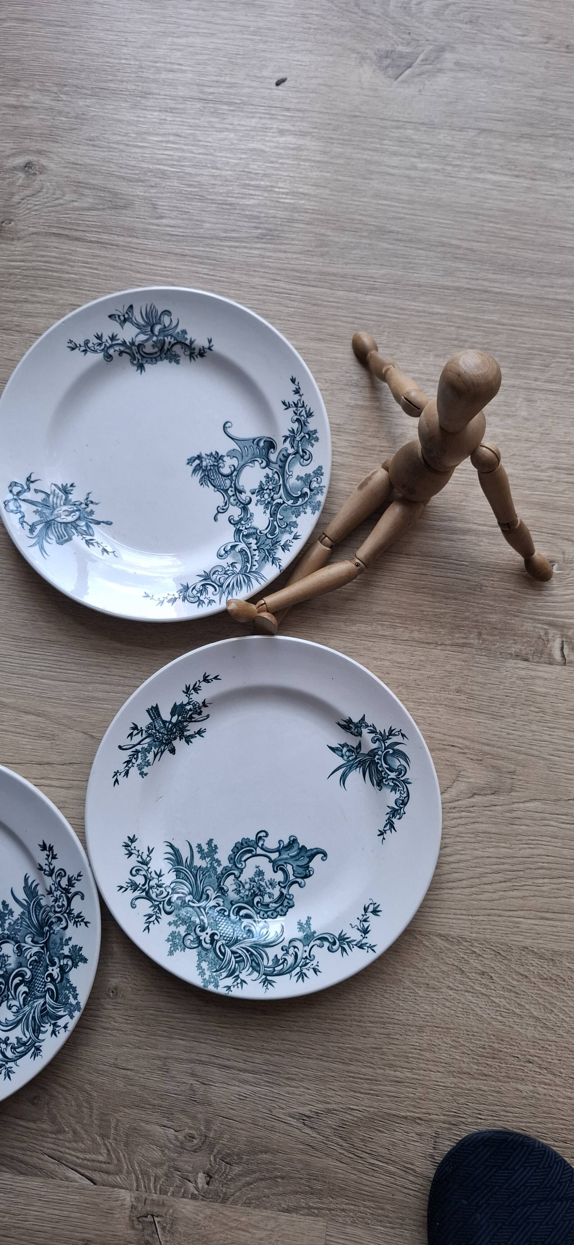 Set of 4 Regent BFK 1920 dinner plates