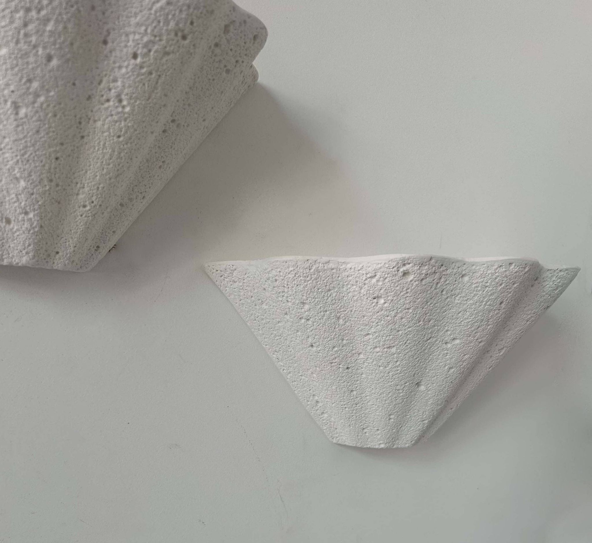 Set of 3 vintage shell wall lights, matte white stone-effect plaster, France 1970