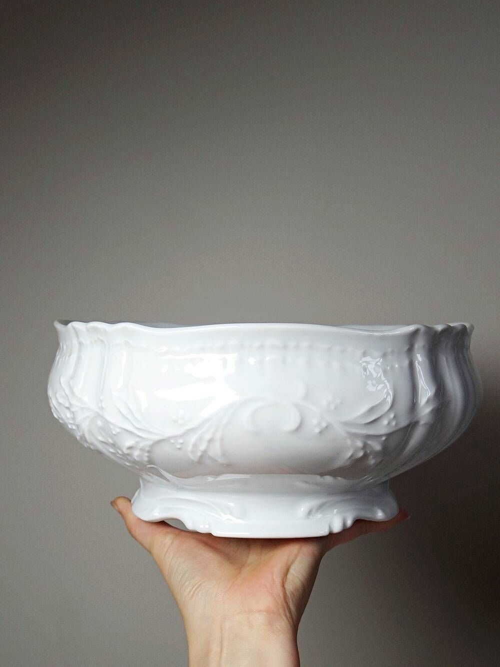 Vintage large salad bowl attributed to Bernardaud, Louvre model, Limoges porcelain.