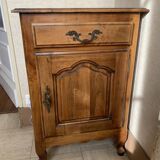 Low cabinet with one door