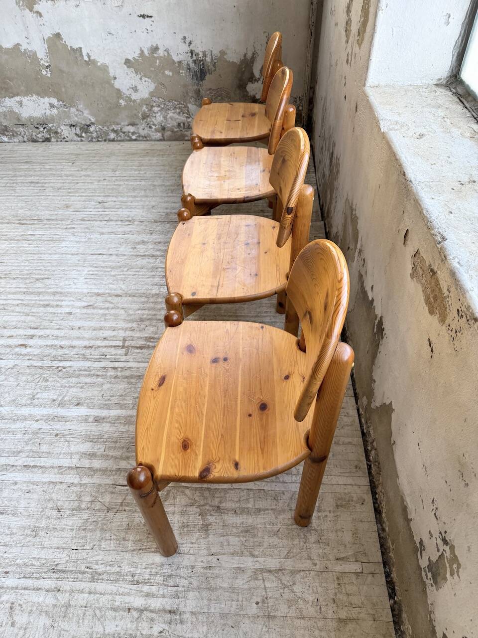 Set of 4 Daumiller pine chairs