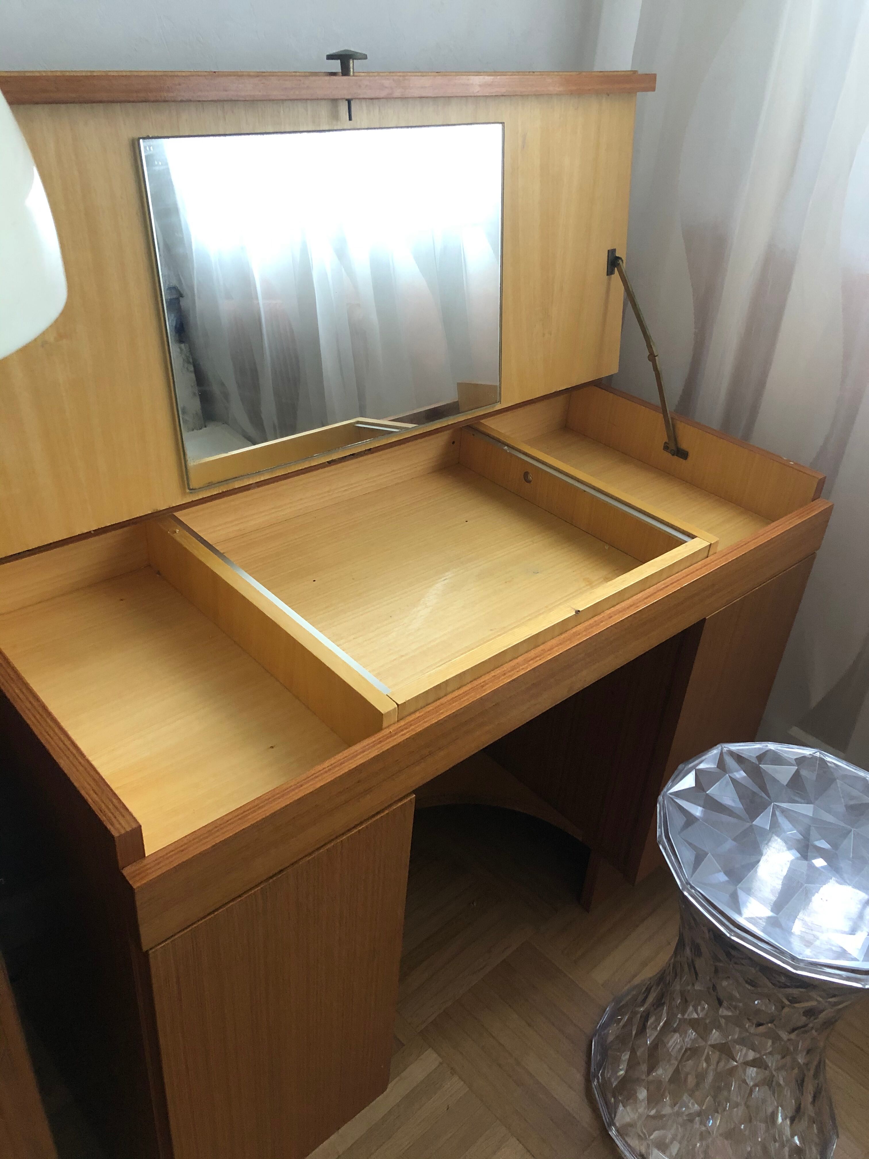 Hairdresser's office of the 1950s