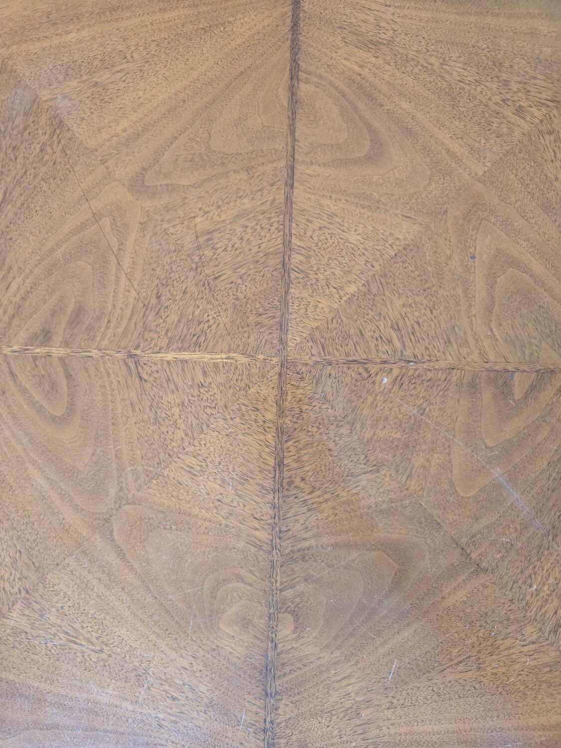 Table de jeu Henredon avec motif de toile d'araignée sur le dessus