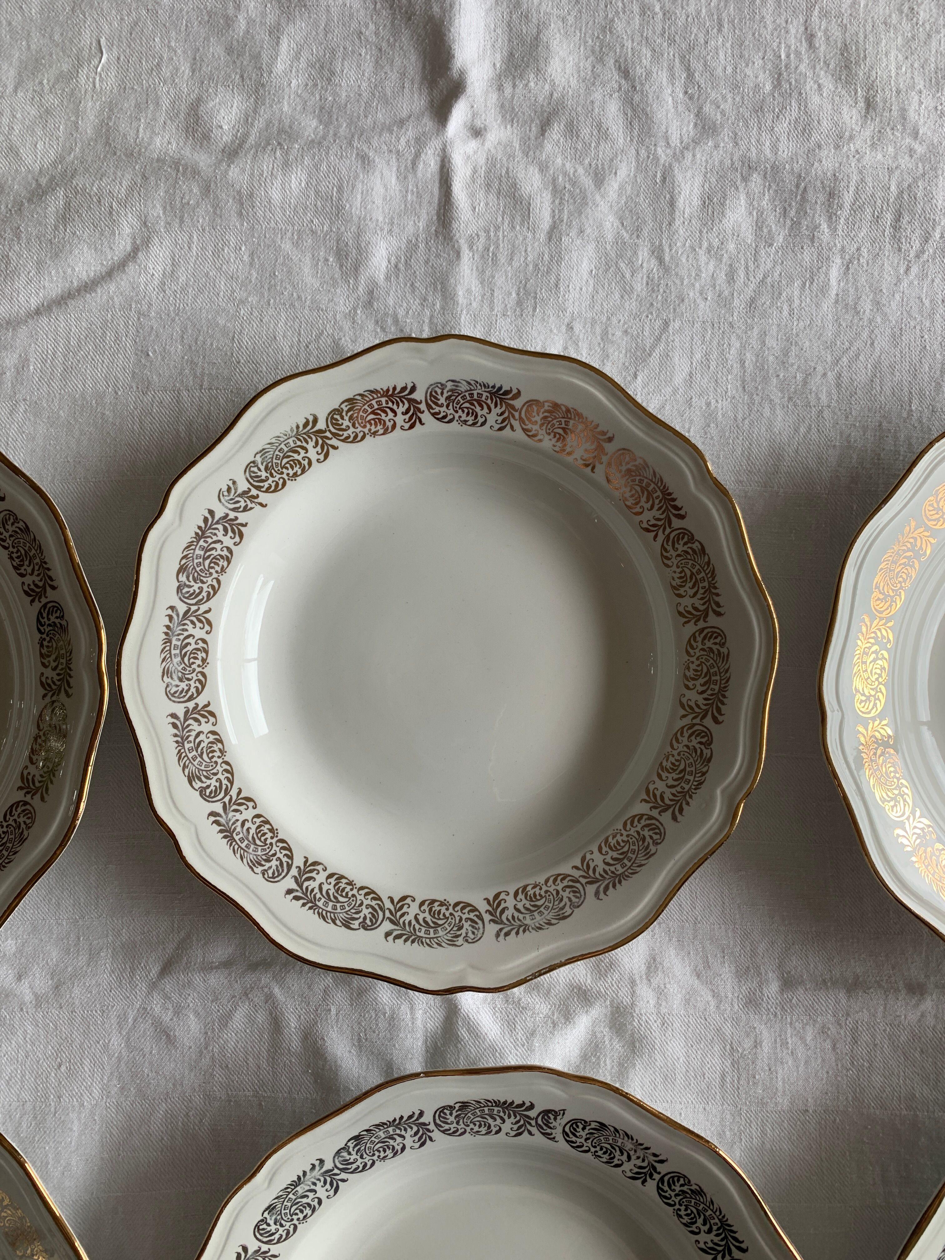 Hollow plates Lucette