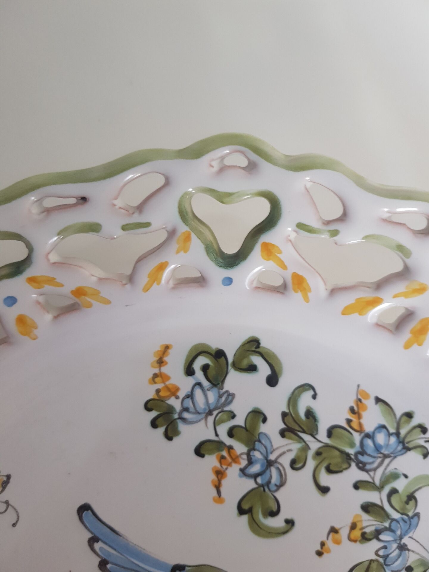 Wall plate signed Lallier from Moustiers with an openwork border.