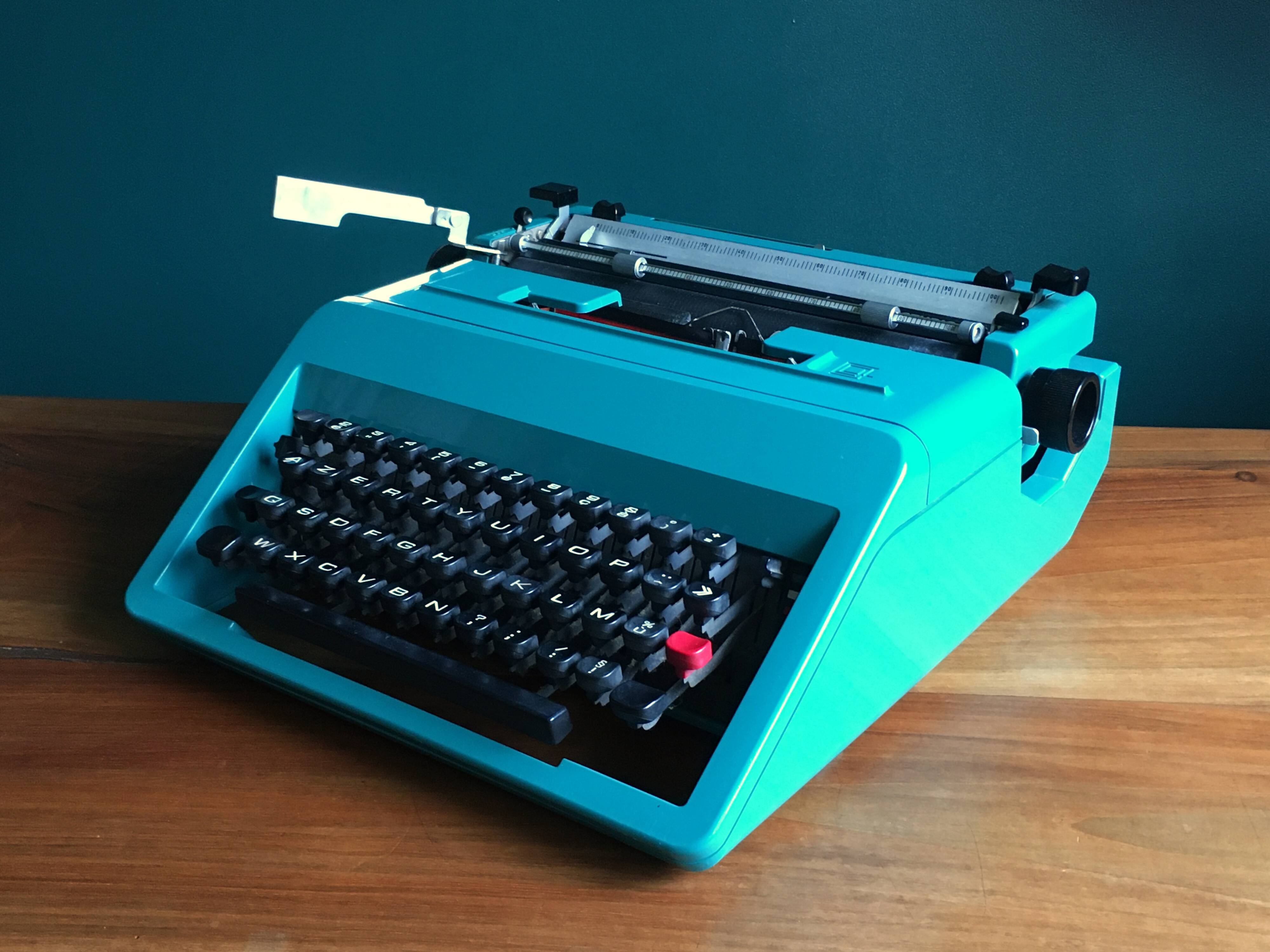 Machine à écrire vintage vert émeraude Olivetti Studio