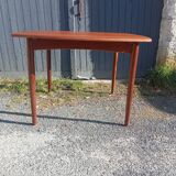 Extendable Scandinavian table