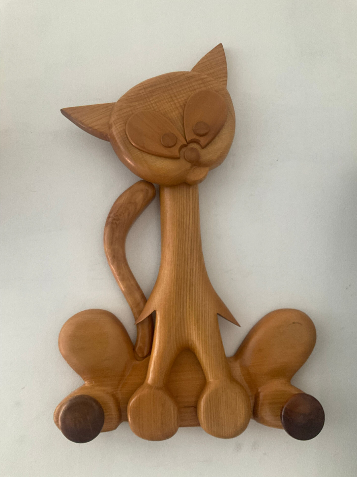 Vintage cat coat rack in solid pine from the 70s-80s.