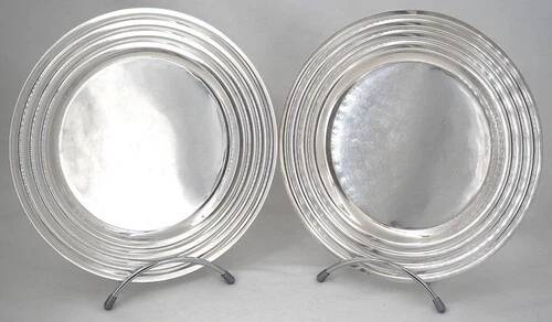 Christofle Ondulation Luc Lanel, pair of flat plates 23.5 cm, silver-plated metal