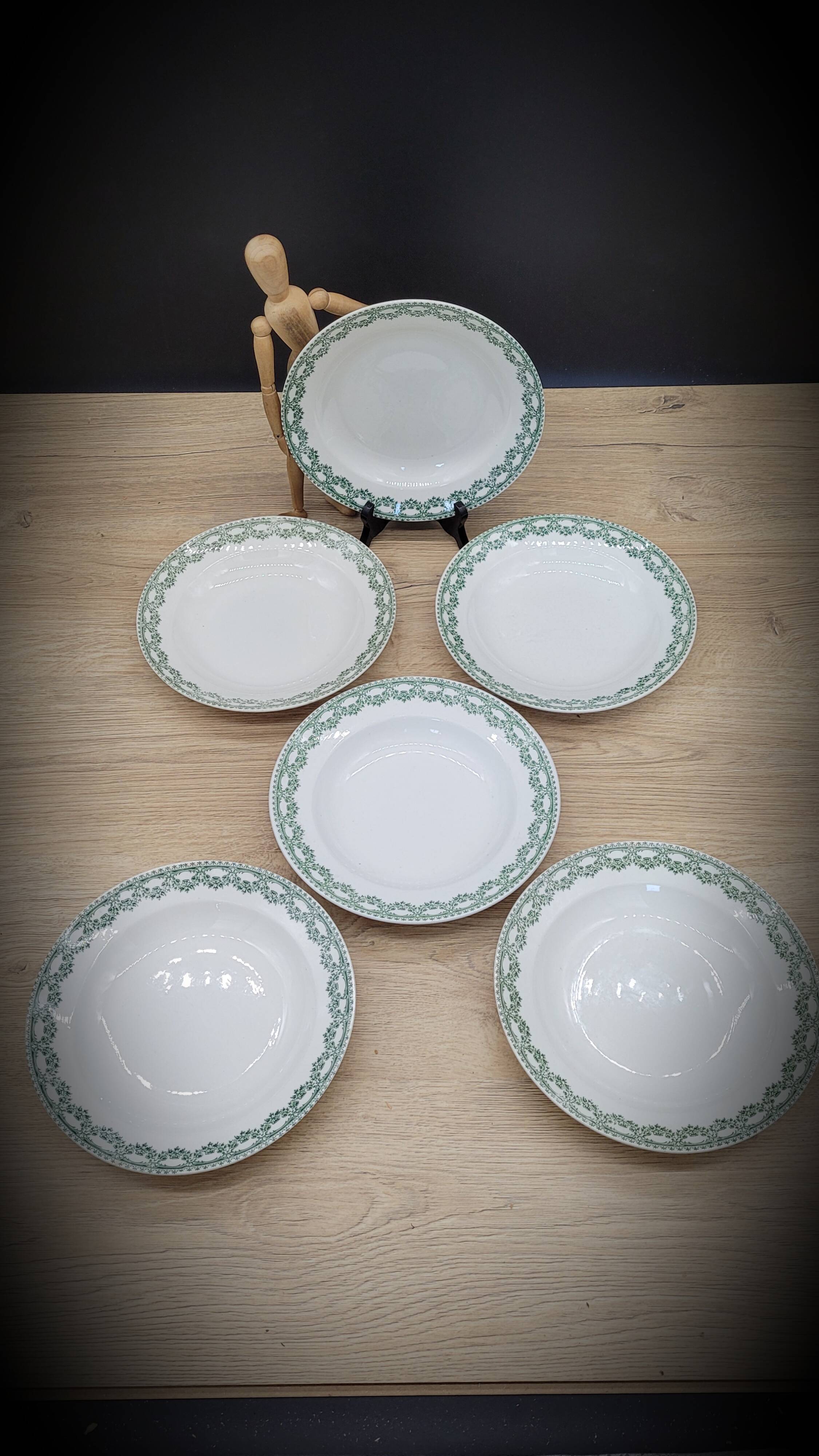 Set of 6 Carlotta Boch plates