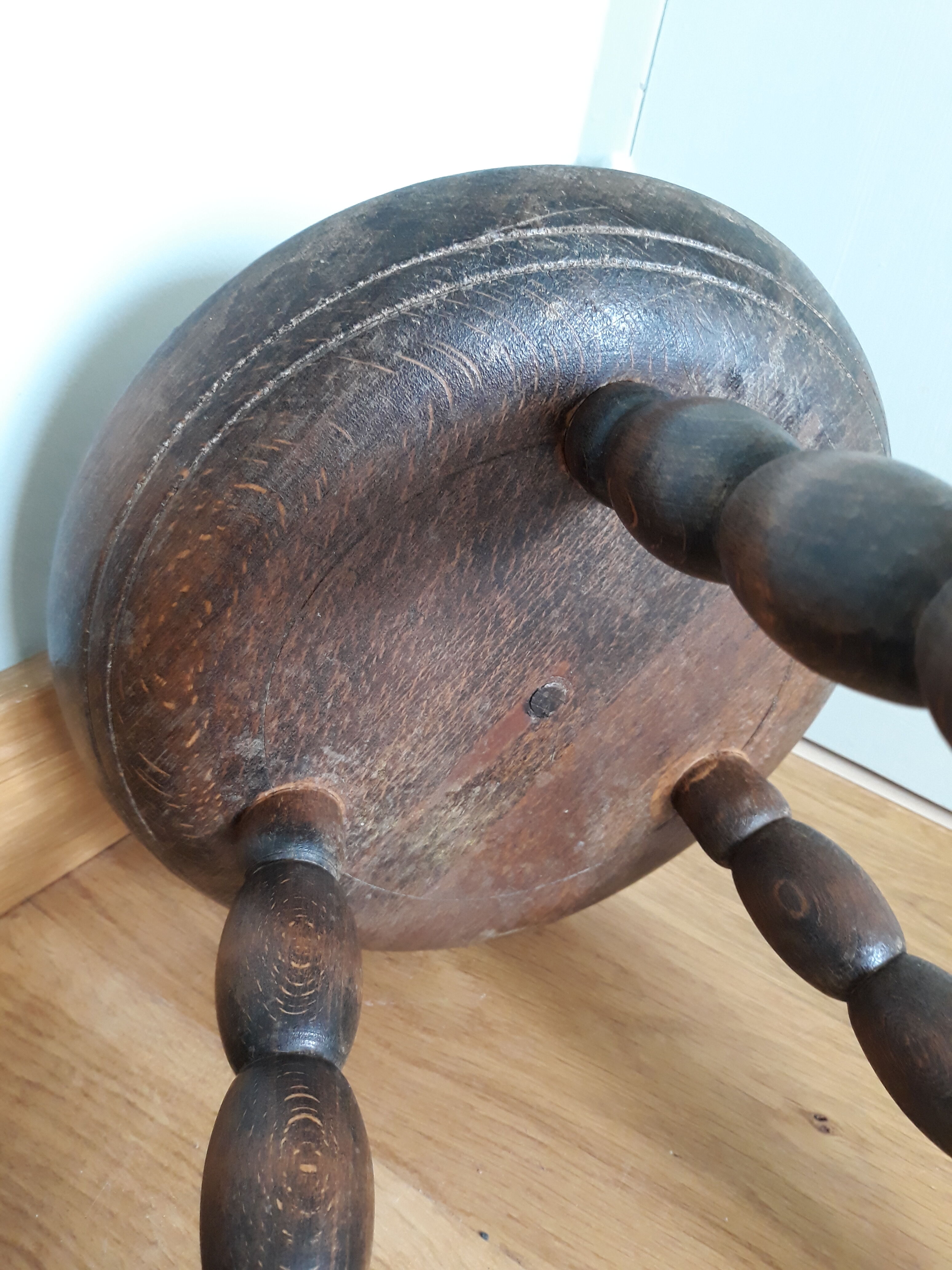 Tripod stool solid wood turned coil way
