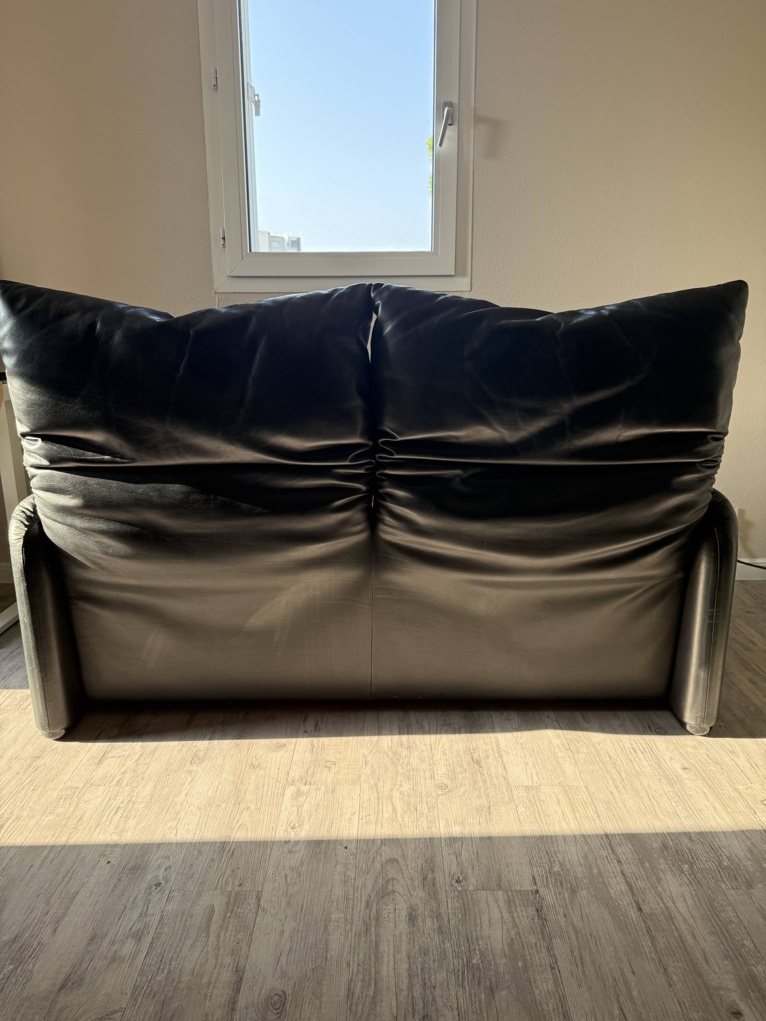 Maralunga leather canapés by Vico Magistretti for Cassina