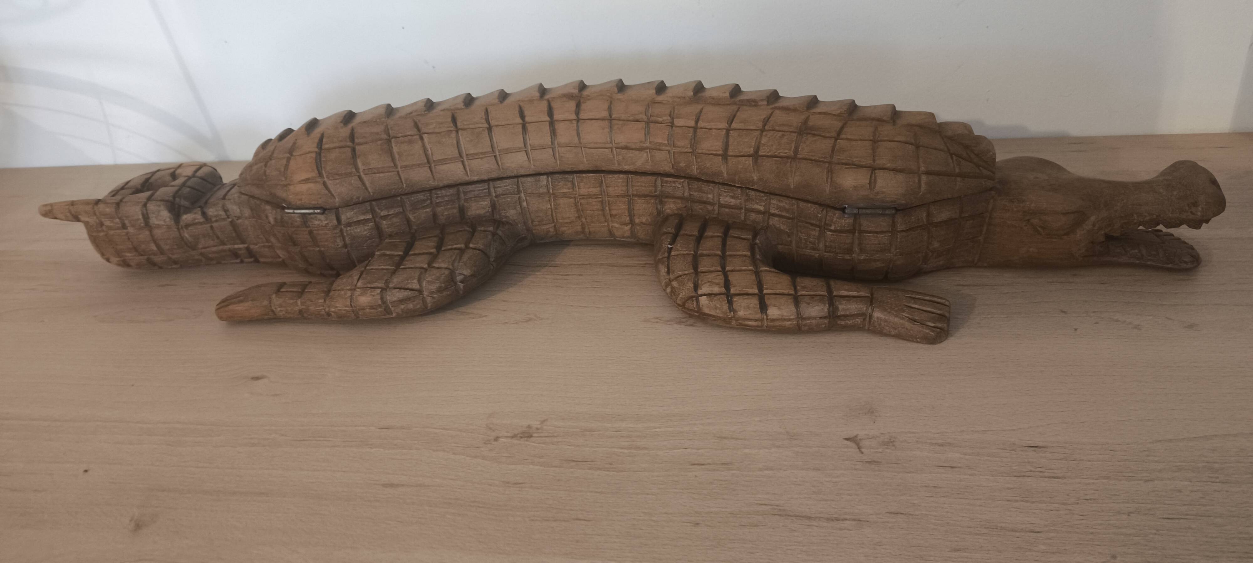 Sculpture crocodile Awalé in wood - African art craftsmanship (74 cm)