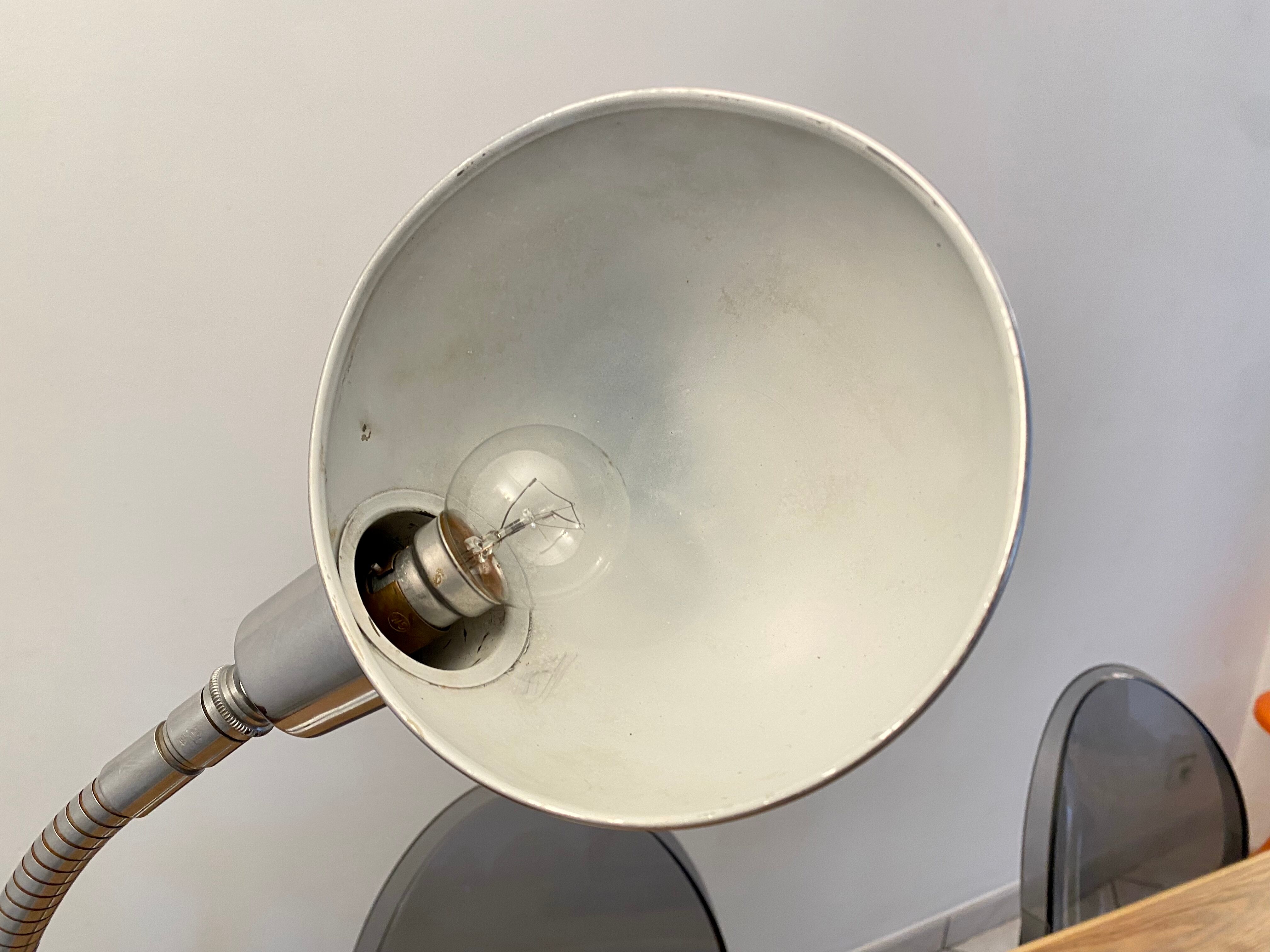 Flexible desk lamp vintage art deco design