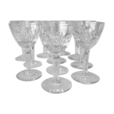 Suite de 11 verres a pied pour la goutte liqueur en verre cisele