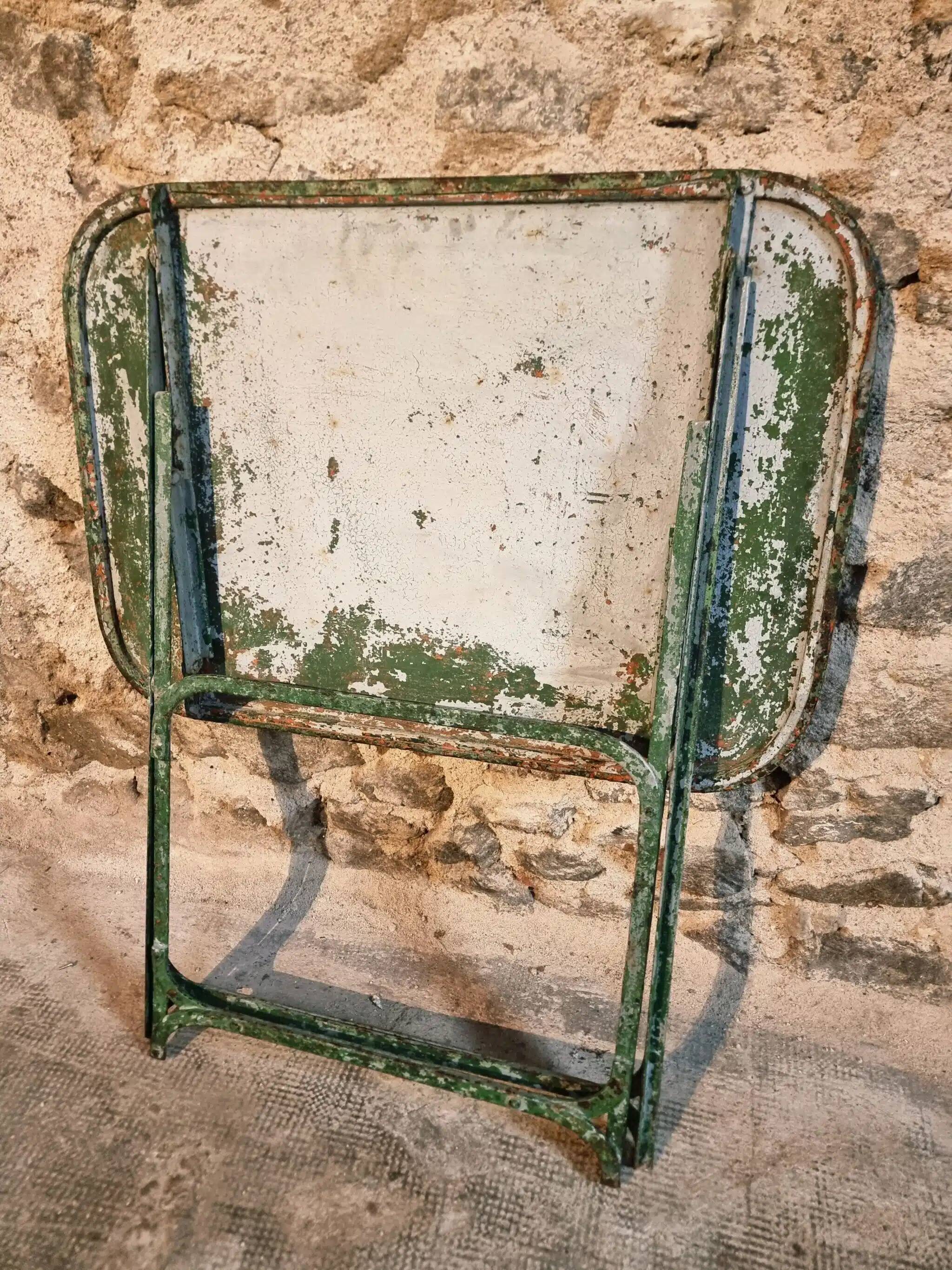 Table bistrot pliante française en fer riveté, années 1920