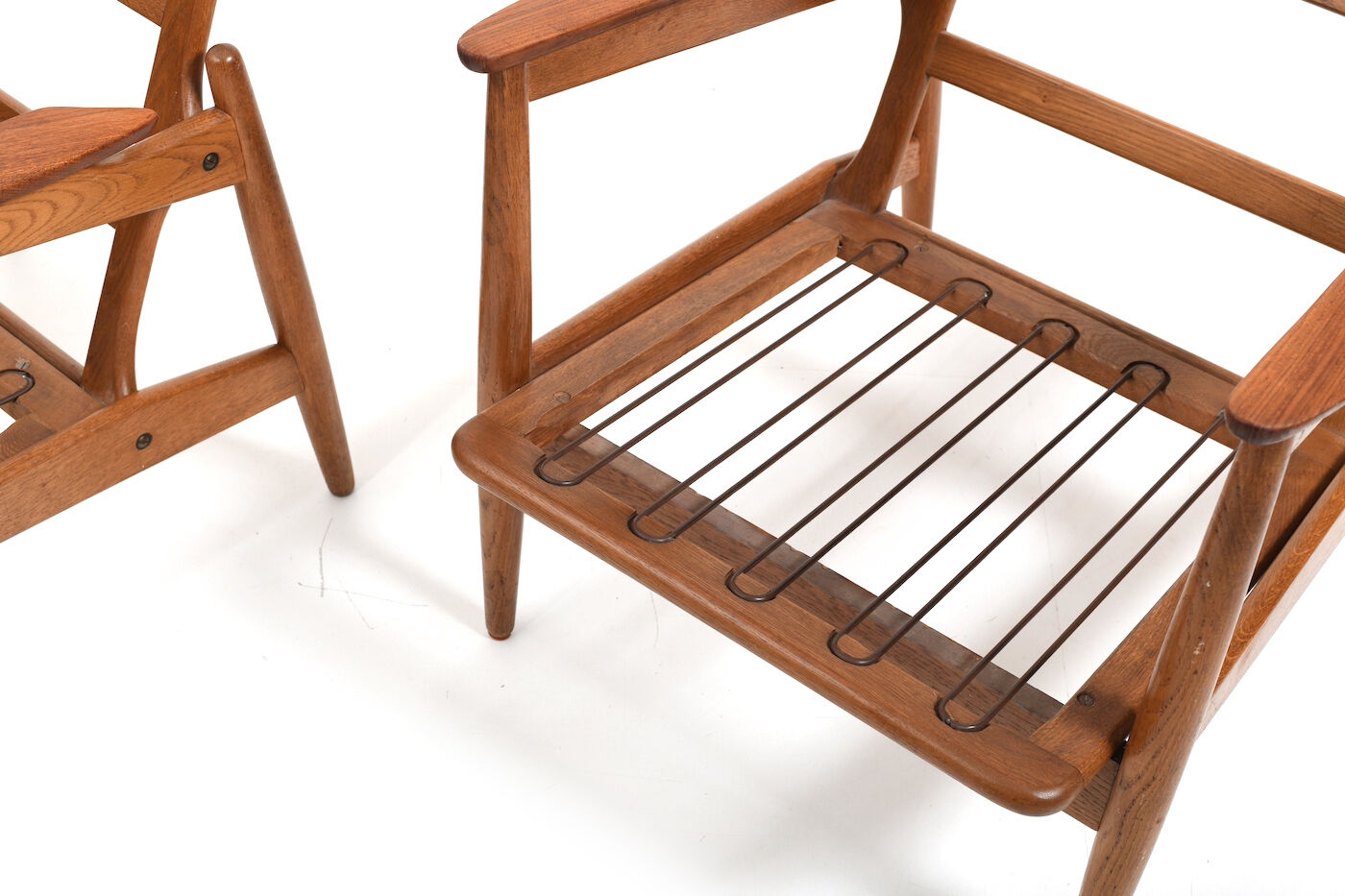 Paire de fauteuils en chêne et teck du début des années 1950