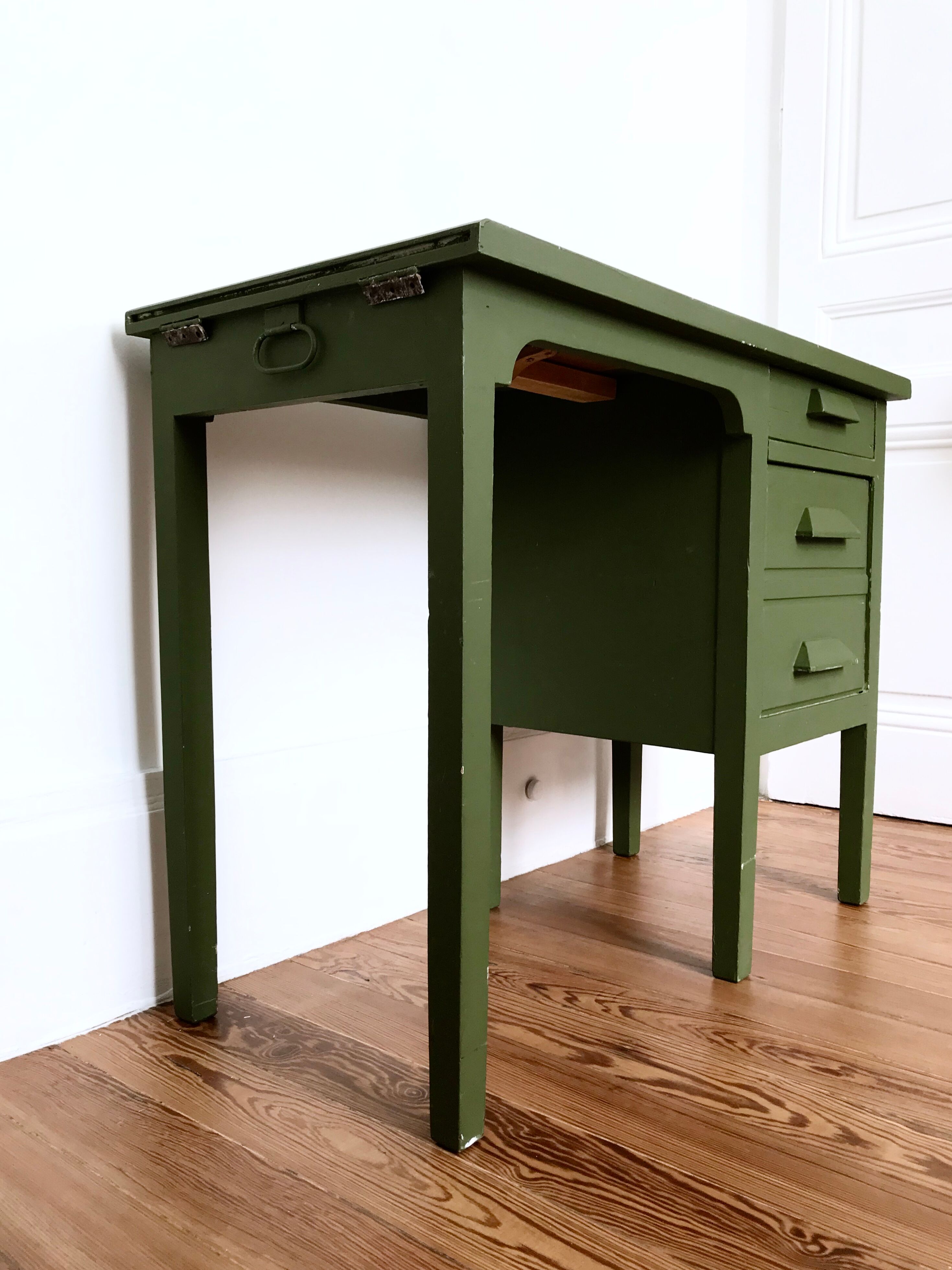 Child desk 1950
