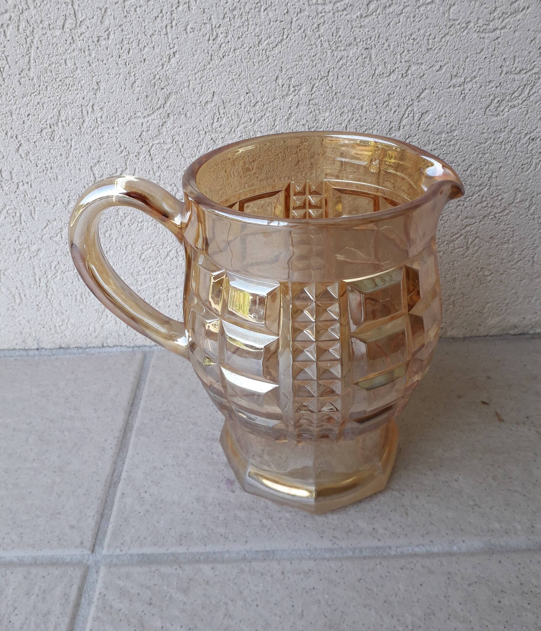 Pichet en verre irisé