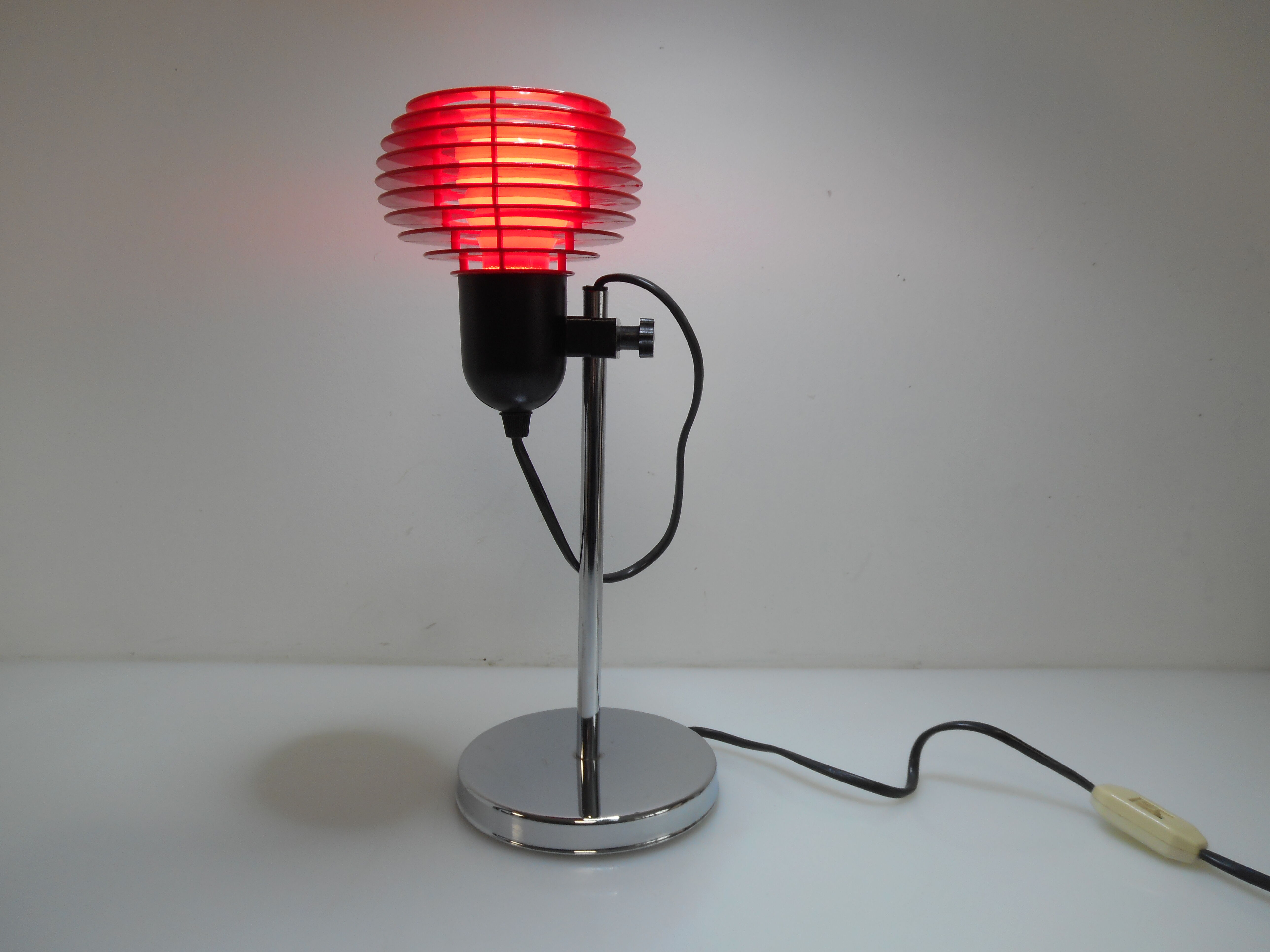 Red vintage design desk lamp