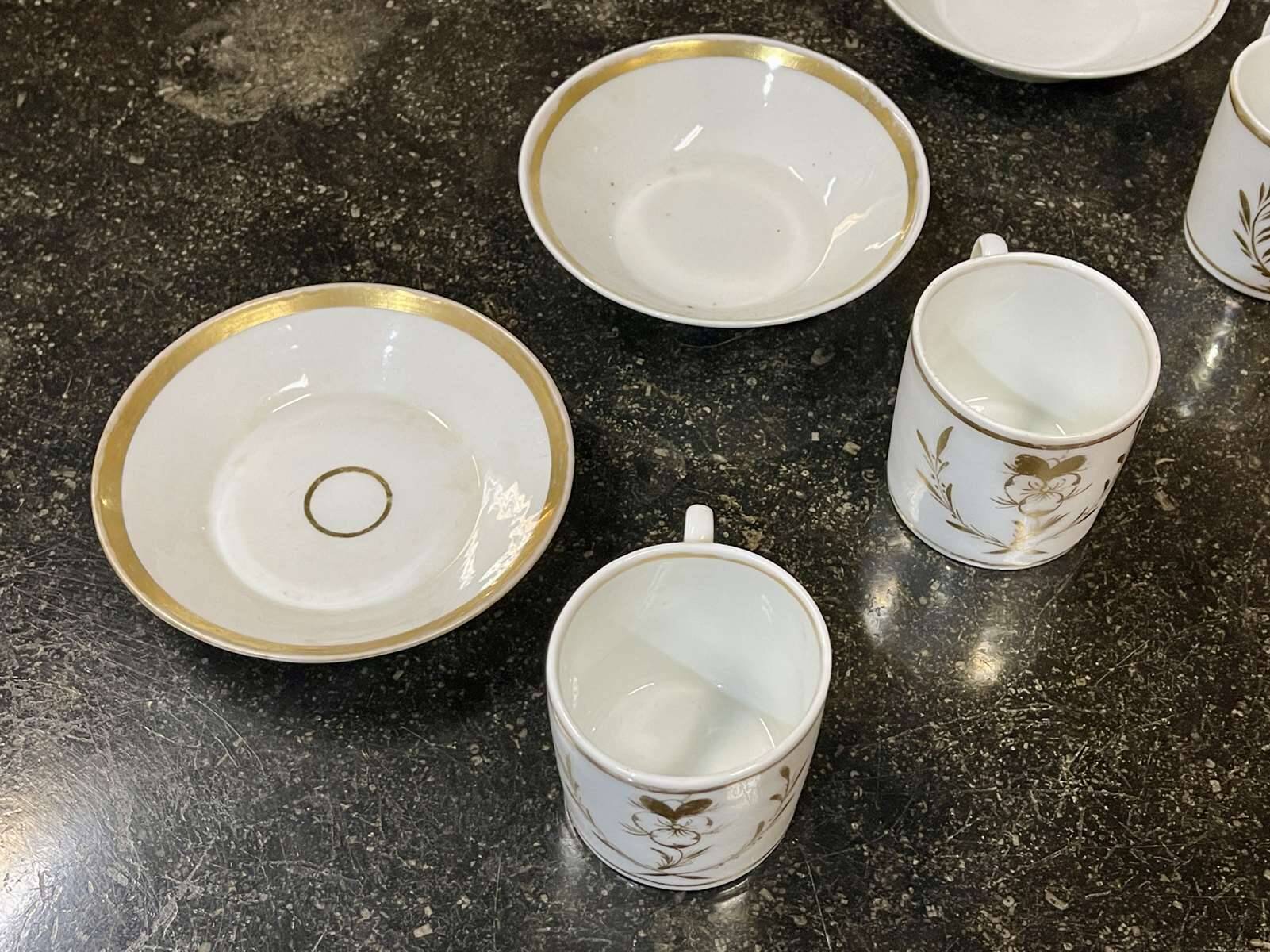Set of 4 cups and saucers from the early 19th century in Paris porcelain