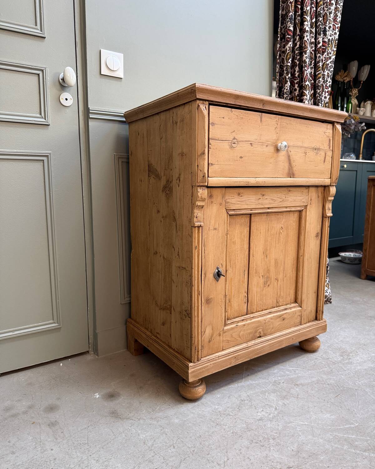 English jam cupboard in solid pine (renovated)