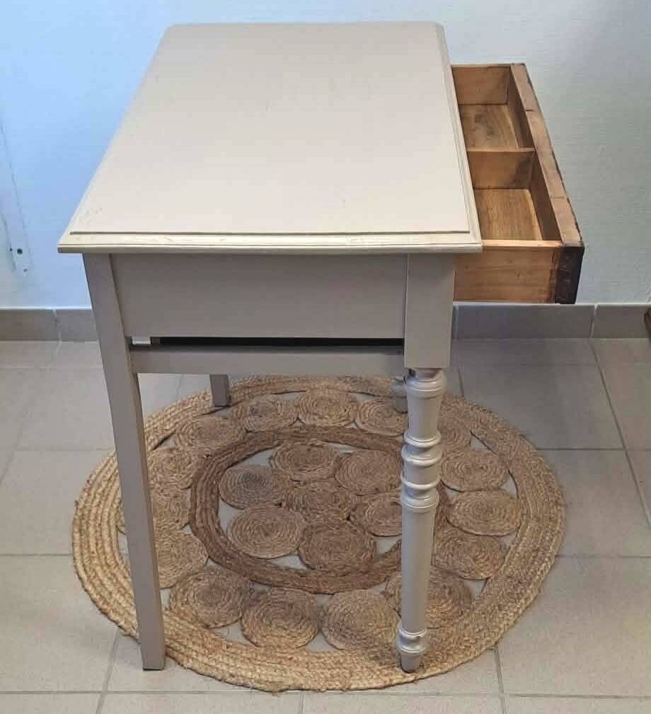 Desk table
