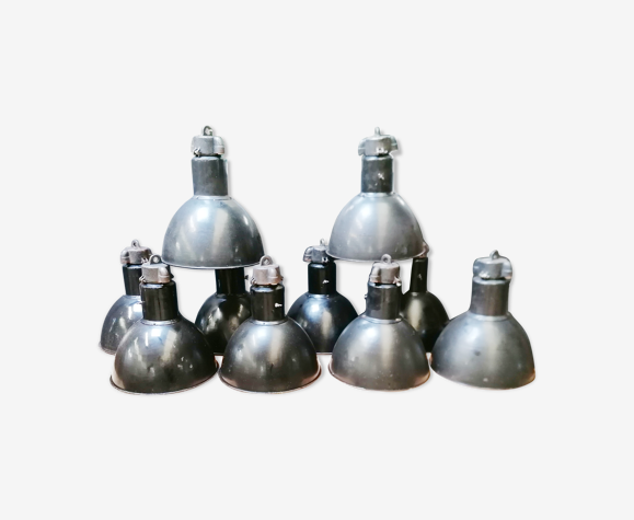 Lot de 10 lampe à suspension industrielle en métal émaillé, style vintage bauhaus, 1930.