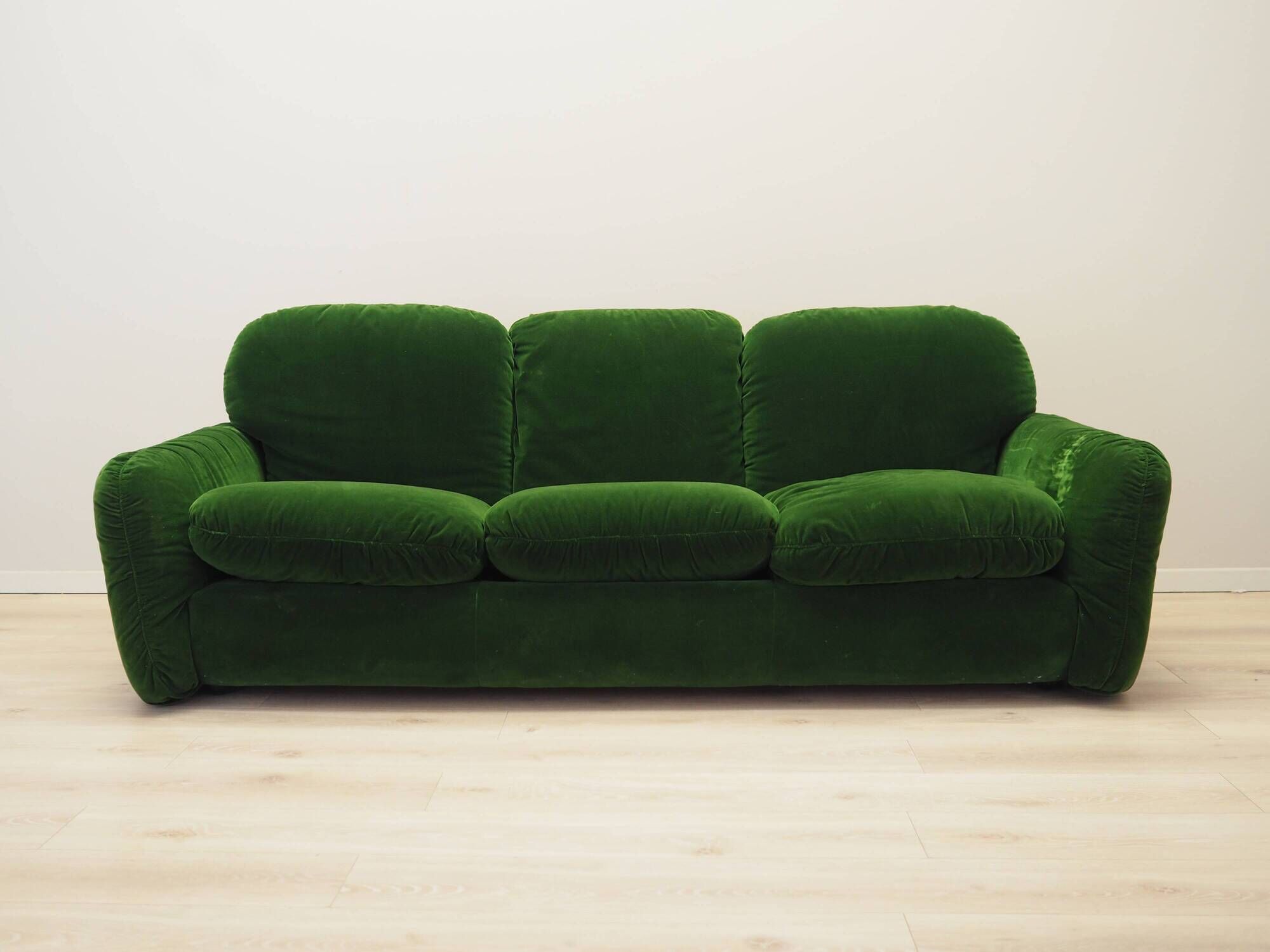 Green velour sofa, Italian design, 1970s, manufacturer: Busnelli, designer