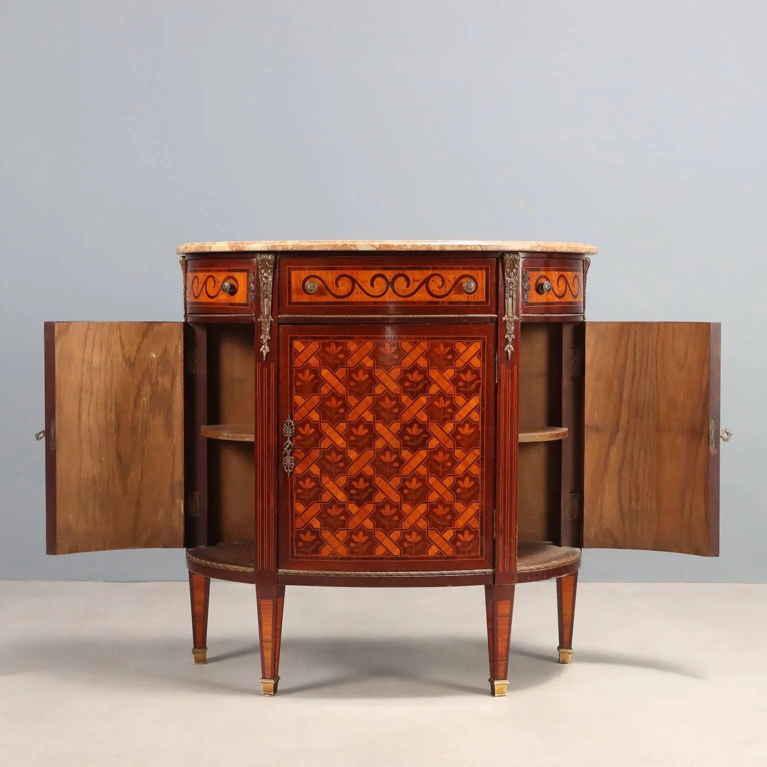 Buffet demi-lune ancien de style néoclassique XXe siècle