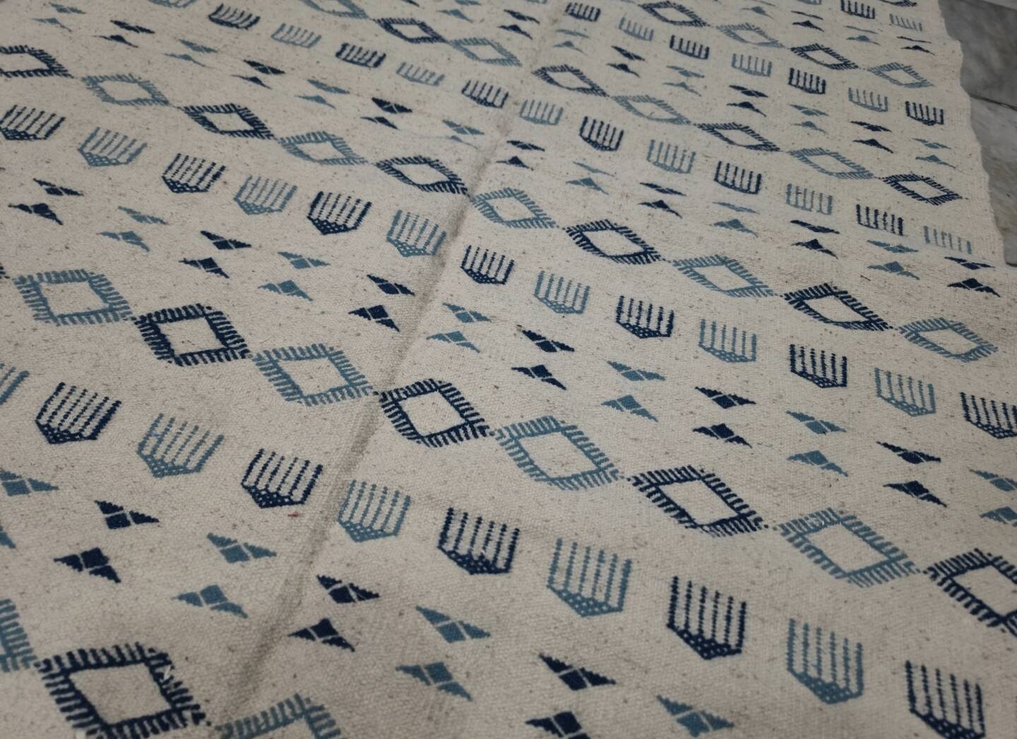 Handmade white and blue rug made of natural wool