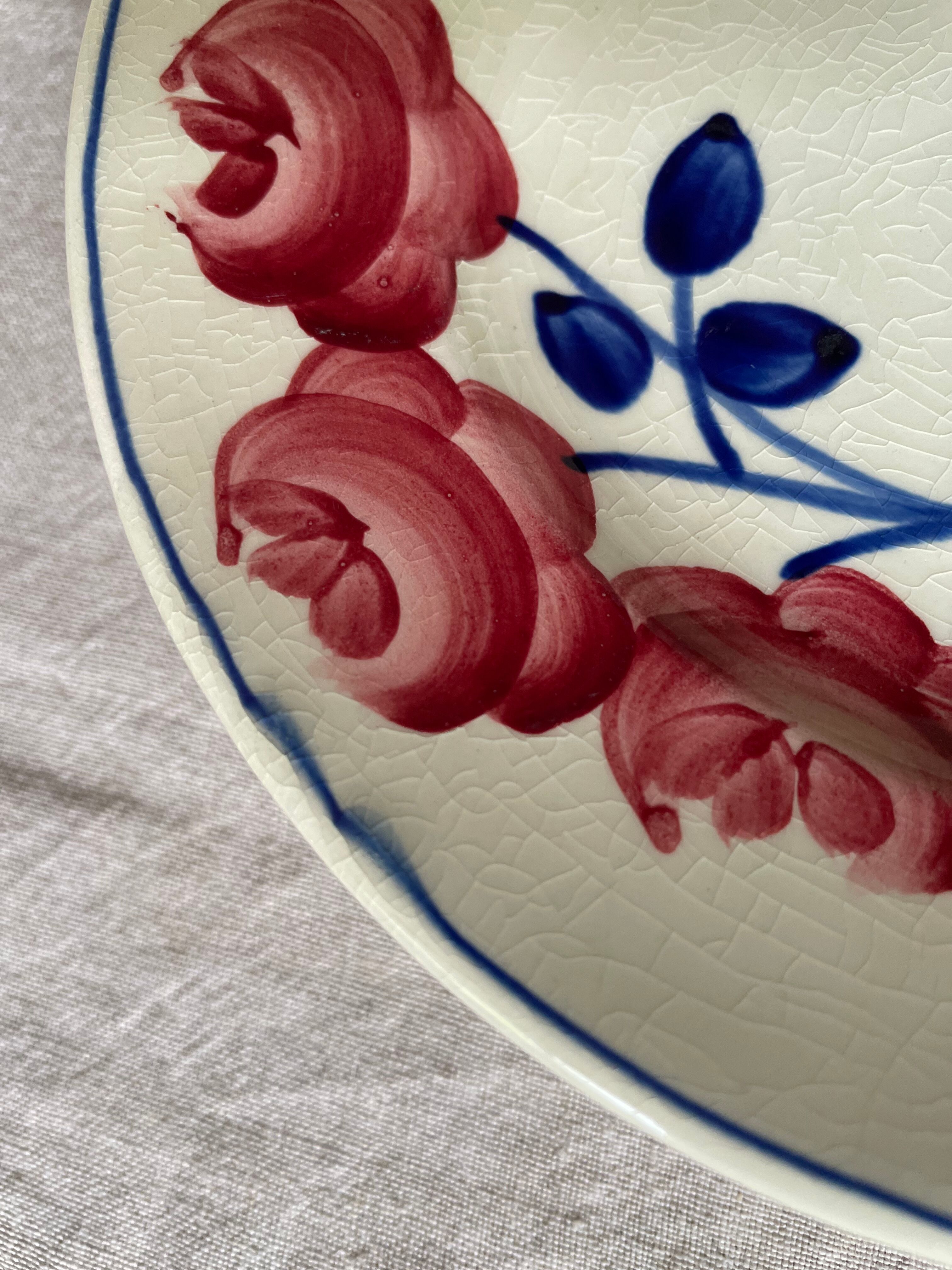 Dessert plates decorated with HBCM roses