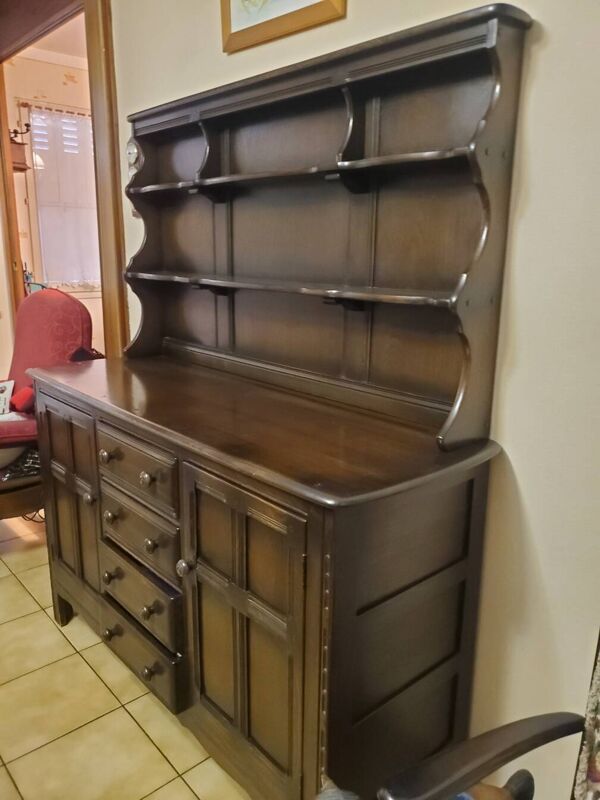 vaisselier très bien entretenu année 80