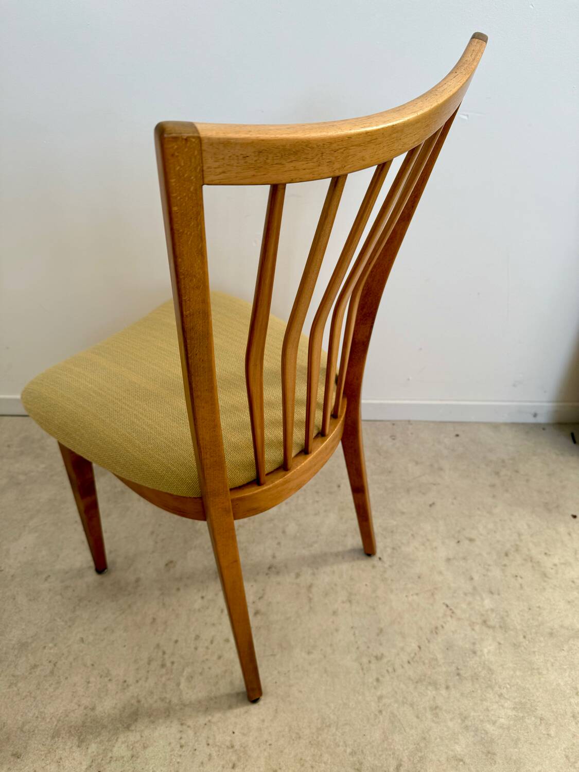 Lot of 6 old solid beech chairs, vintage design from the 60s, new fabric