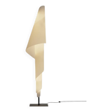 High-cut floor lamp