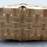 Vintage flat basket with handle