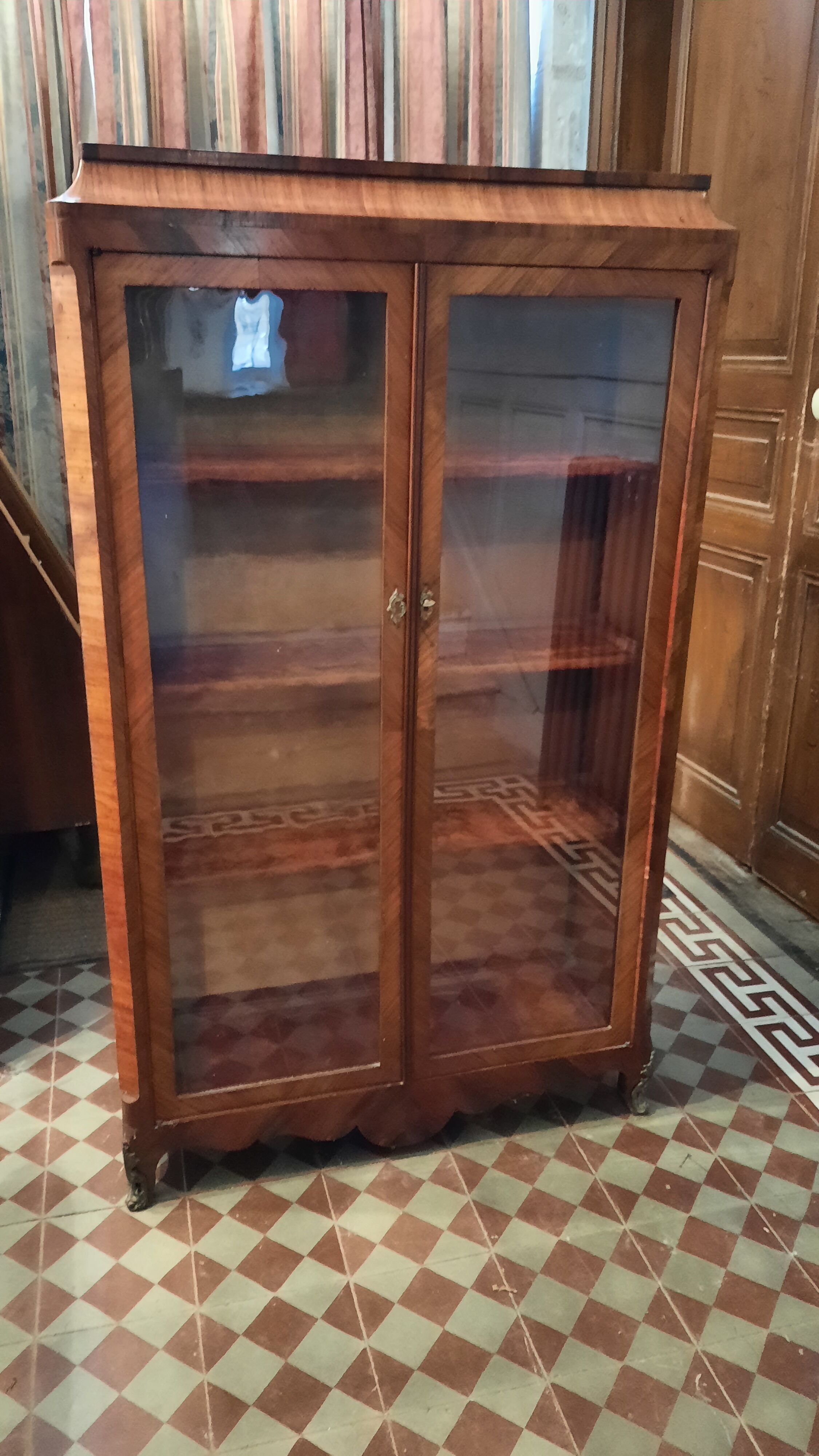 Empire style showcase