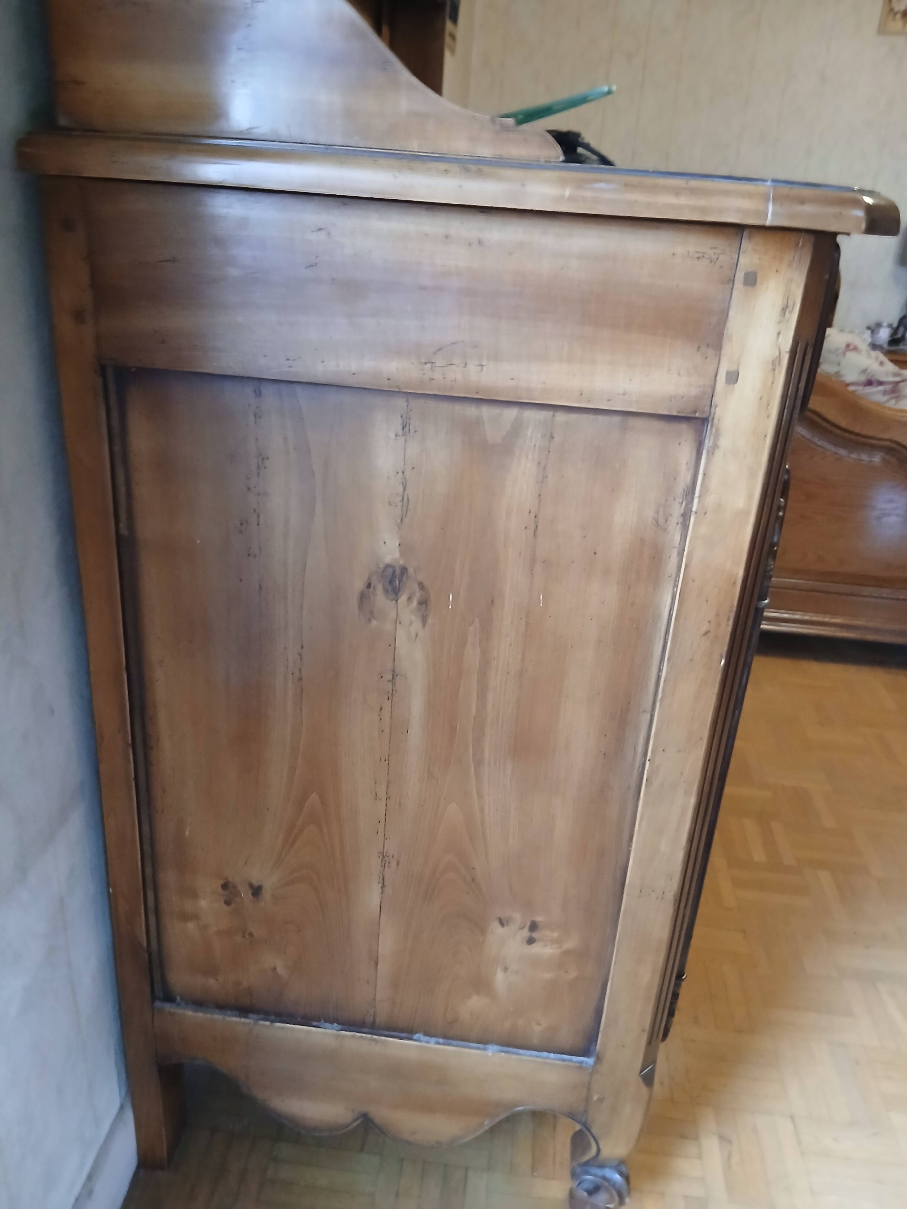 Antique Vendée dresser in solid elm by artisan Chaillou Hermouet.
