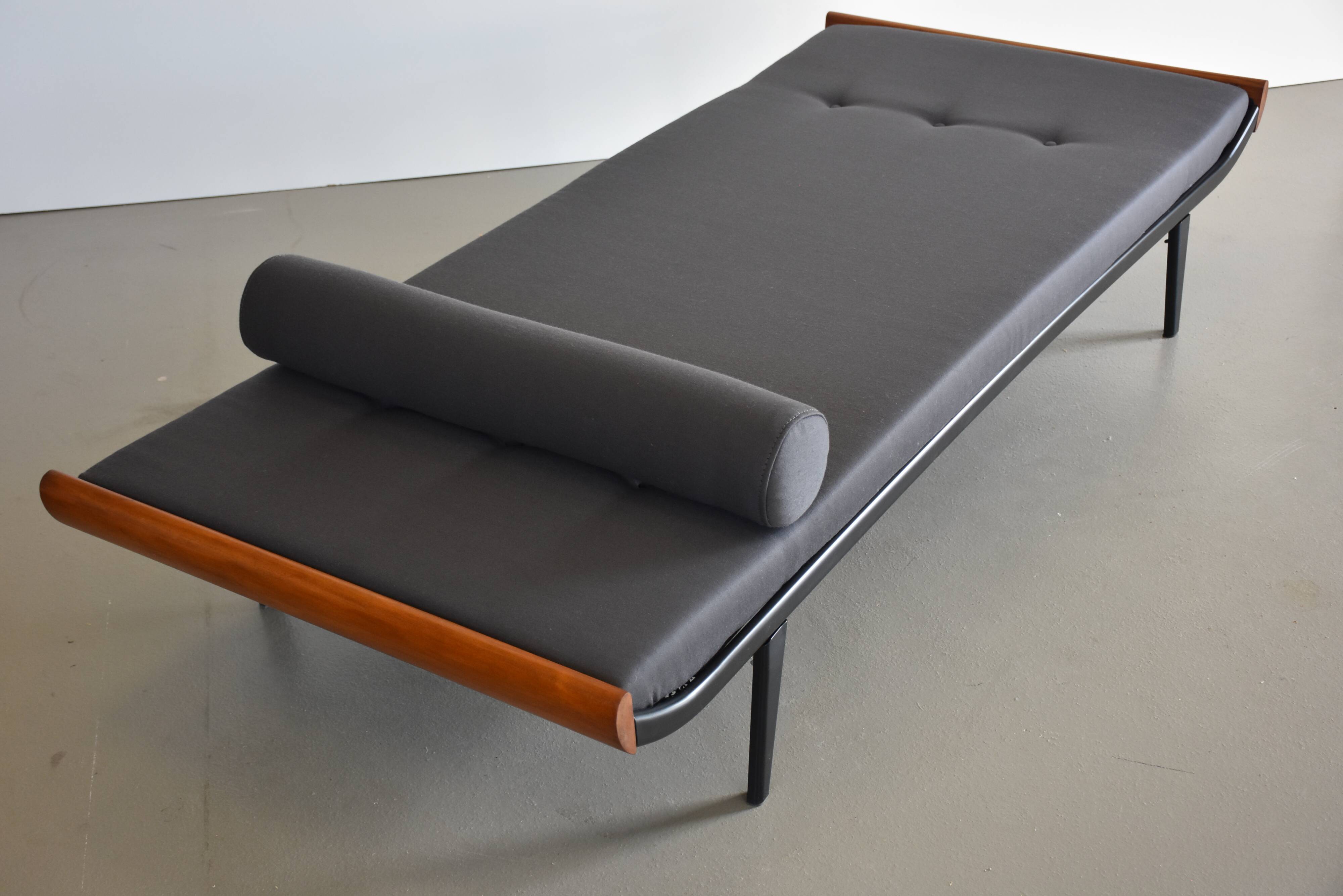 Cleopatra Daybed Reupholstered Mid Century Design Daybed 60s
